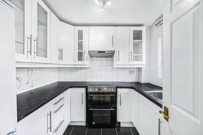 3, Haydon Close, Enfield photo 3