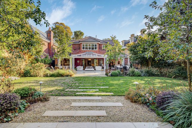 4-bed detached on Coombe End, Kingston upon Thames, £11,000/mo