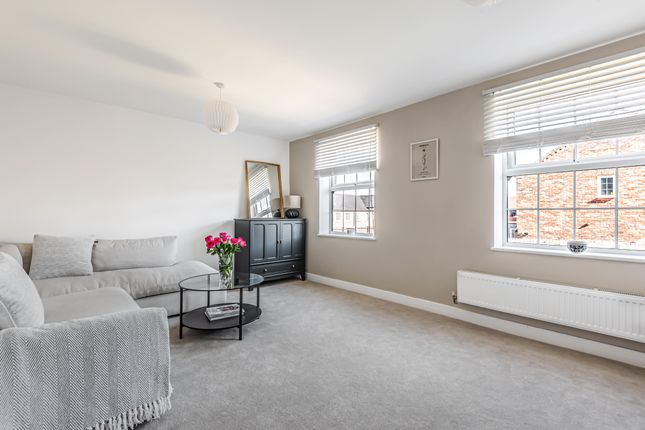 27, Montagu Crescent, West Yorkshire photo 3