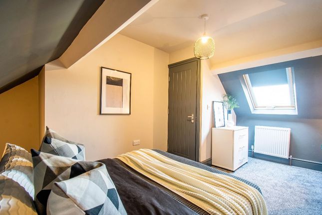 Room to rent in Lower Oxford Street, Castleford