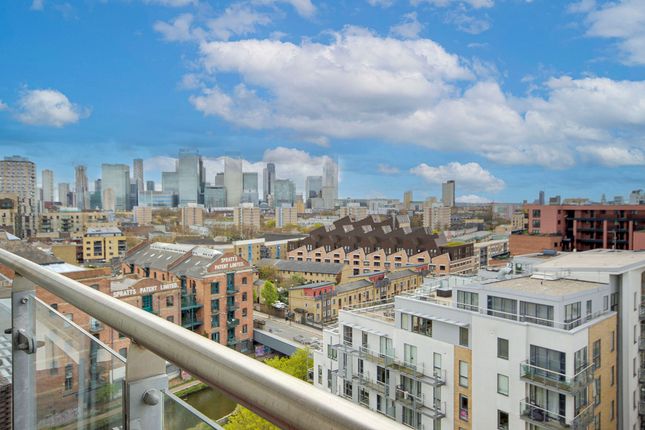 Flat for sale in Seven Sea Gardens, London