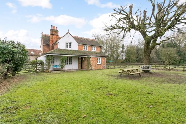 Thumbnail Cottage to rent in The Moor, Marlow
