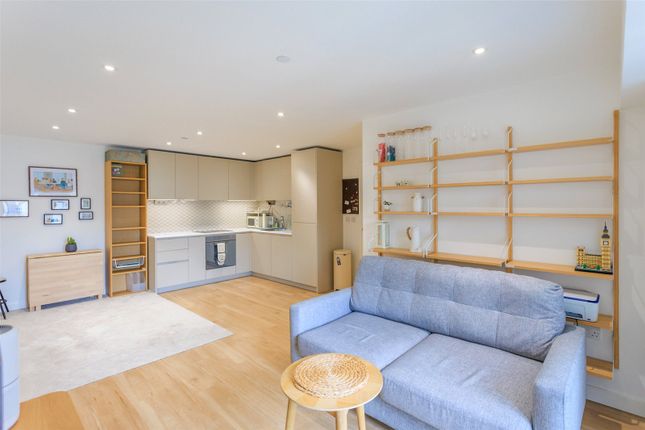 Flat 18, Celeste House, 1, Caversham Road, Colindale photo 2