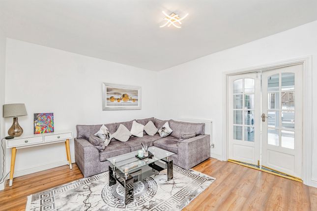 16, Jubilee Street, Pontyclun photo 4