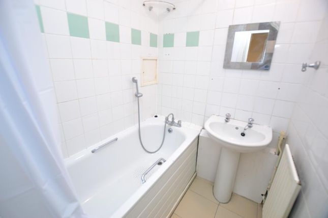 Flat to rent in The Quaterdeck, Westferry Road, London