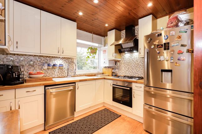 26, Hill Top Rise, Harrogate photo 2