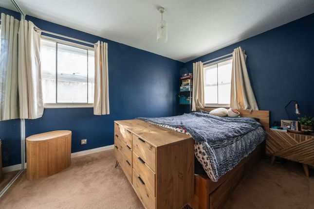 38 Moreton Avenue, Isleworth photo 4