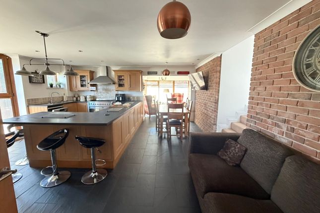 4, Rose Villas, Neath photo 4