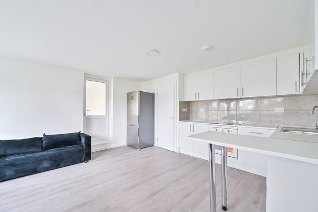 Flat Flat 40, 18, Sharratt Street, London photo 3