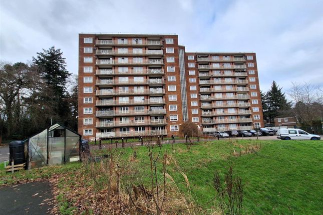 Flat for sale in Hollybush Estate, Cardiff