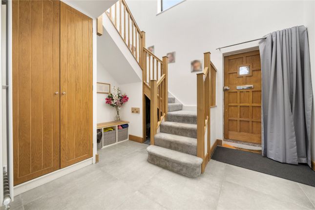 33, Knowle Park, Cobham photo 4