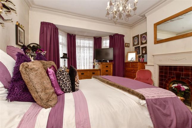 Flat for sale in Wrythe Green Road, Carshalton, Surrey