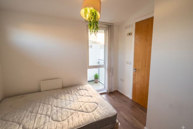 24, Bell Crescent, Manchester photo 3