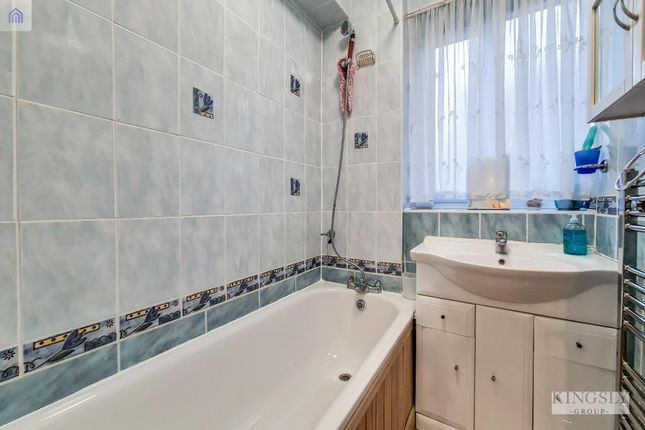 Flat for sale in Chadworth Green, London