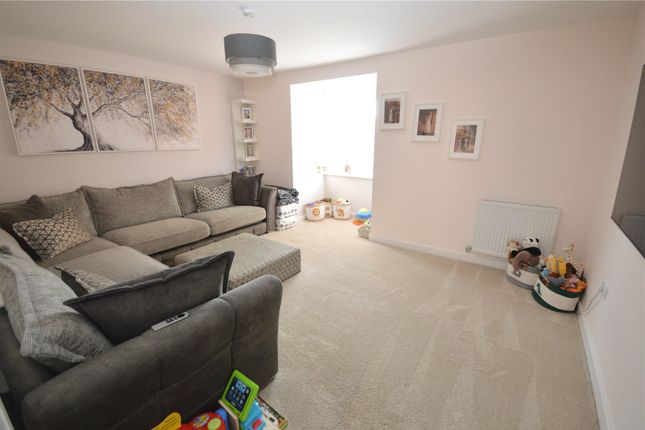 47, Skye Gardens, Dunstable photo 2