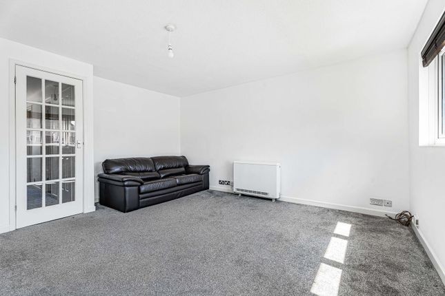 40, Benwell Court, Surrey photo 2