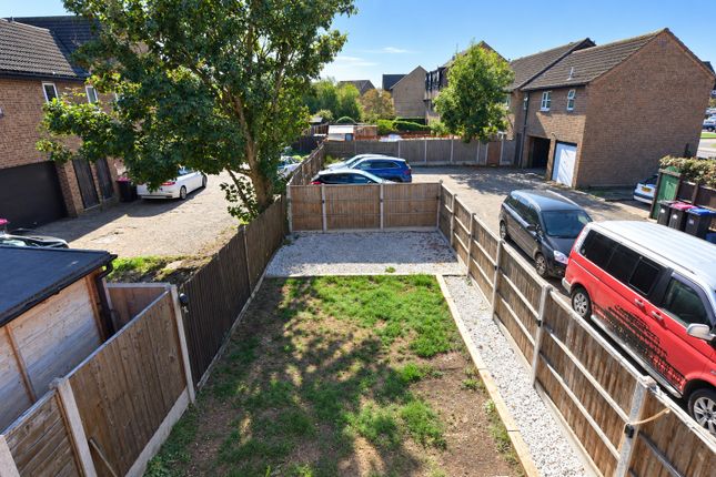 110, Frobisher Way, Essex photo 3
