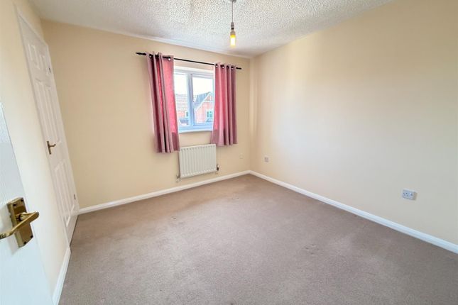 19, Bradley Close, Louth photo 4