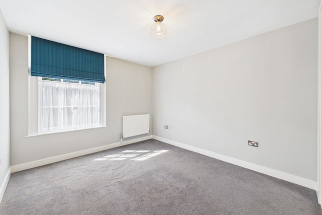16 Altavia House, 44 High Street, Fareham photo 4