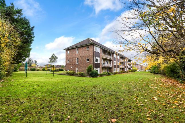 Flat for sale in Lancaster Court, Banstead