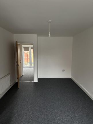 27, Tapestry Gardens, Birkenhead photo 2