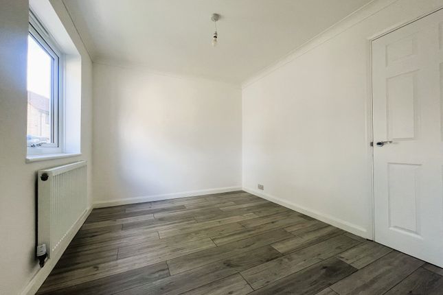 36, Chevalier Grove, Milton Keynes photo 4