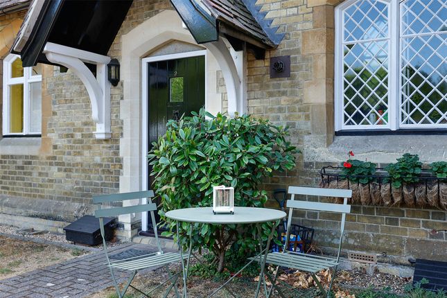 2, Warrenne Way, Surrey photo 3