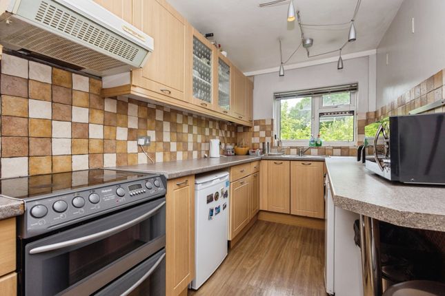207, Cabell Road, Surrey photo 2