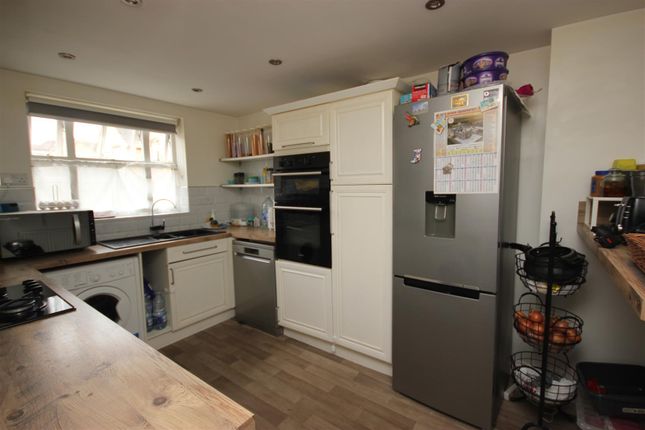 Kitchen 2.Jpg