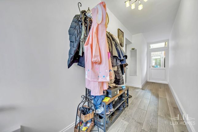 35 Greenway, Billericay photo 4