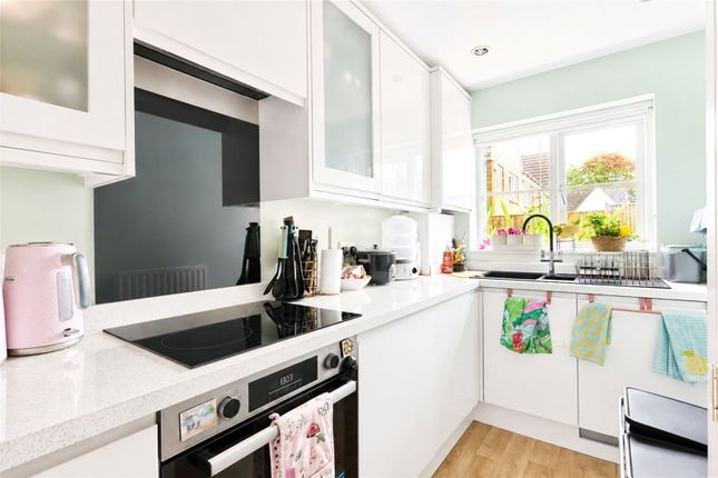 46, Hawthorn Park, Kent photo 2