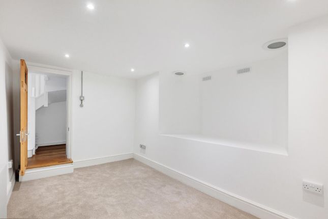 Flat for sale in Camden Hill Road, London