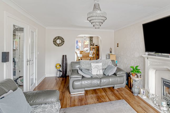 16, Greave Way, Brimmington, Chesterfield photo 4
