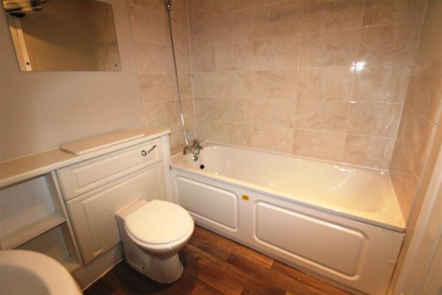 Flat for sale in Angelica Drive, Beckton