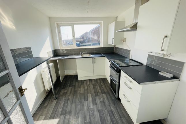 7, Fraser Close, Nuneaton photo 3