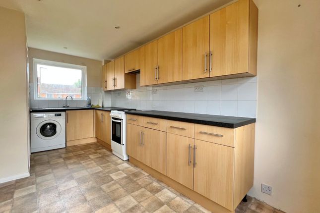 7, Sandford Close, Reading photo 2