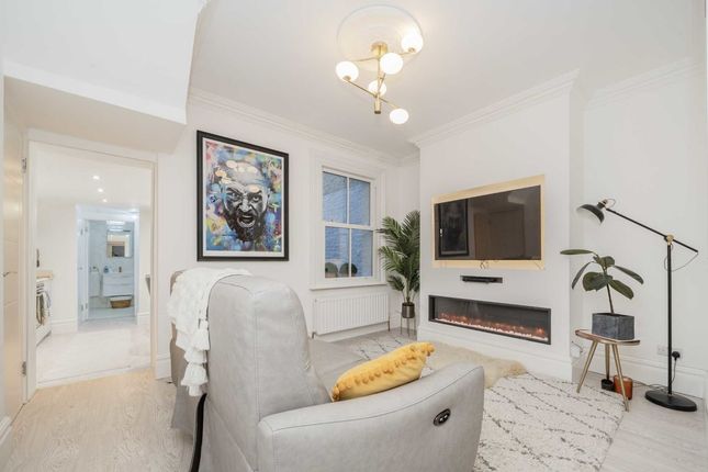 Thumbnail Flat for sale in Southolm Street, London