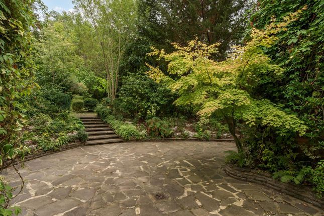 96, Holden Road, Woodside Park photo 3