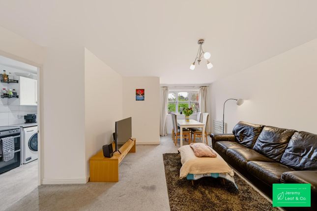 4, Simms Gardens, London photo 3