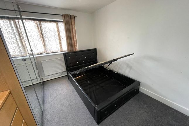 Thumbnail Flat to rent in Alleyn Park, Southall