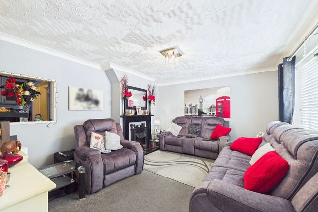 4, Orchard Road, South Ockendon photo 3