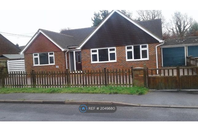 Room to rent in Park Road, Horley