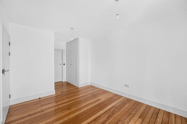 Flat 9, 88, Garratt Lane, London photo 4