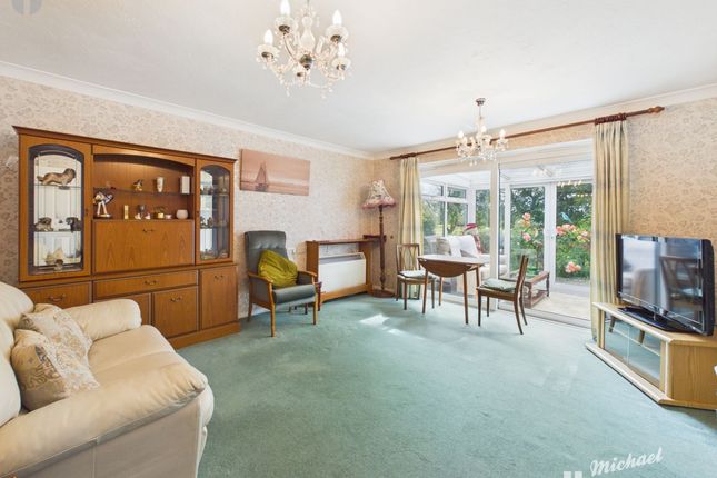 42 William Hill Drive, Aylesbury photo 2