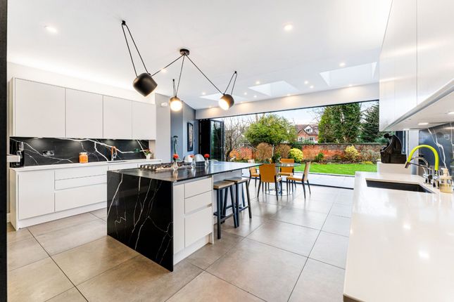 4 Worthington Drive, Salford photo 3