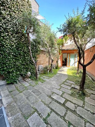 Town house for sale in Via Del Santo, Padua City, Padua, Veneto, Italy