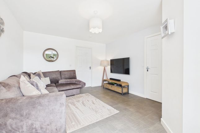 8 Wilson Drive, Carluke photo 4