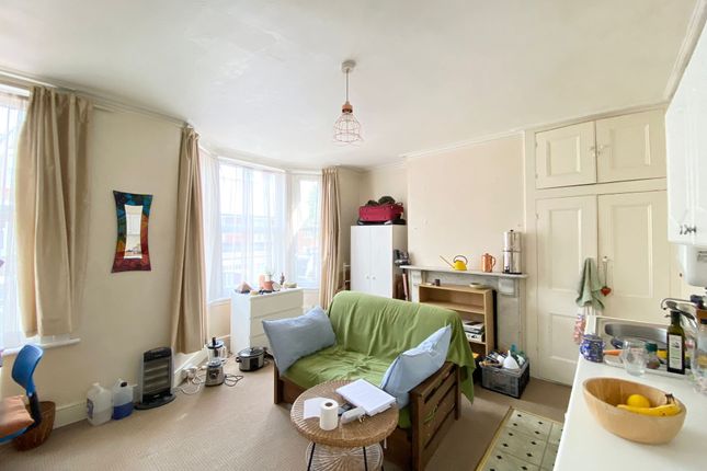Thumbnail Shared accommodation to rent in Balmoral Road, Gillingham