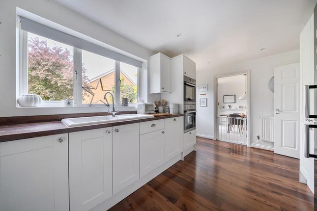 33 ALMOND DRIVE, Almond Drive, Thatcham photo 3
