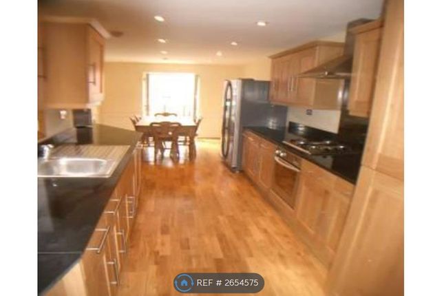 Huge Breakfast Kitchen With 55 Smart